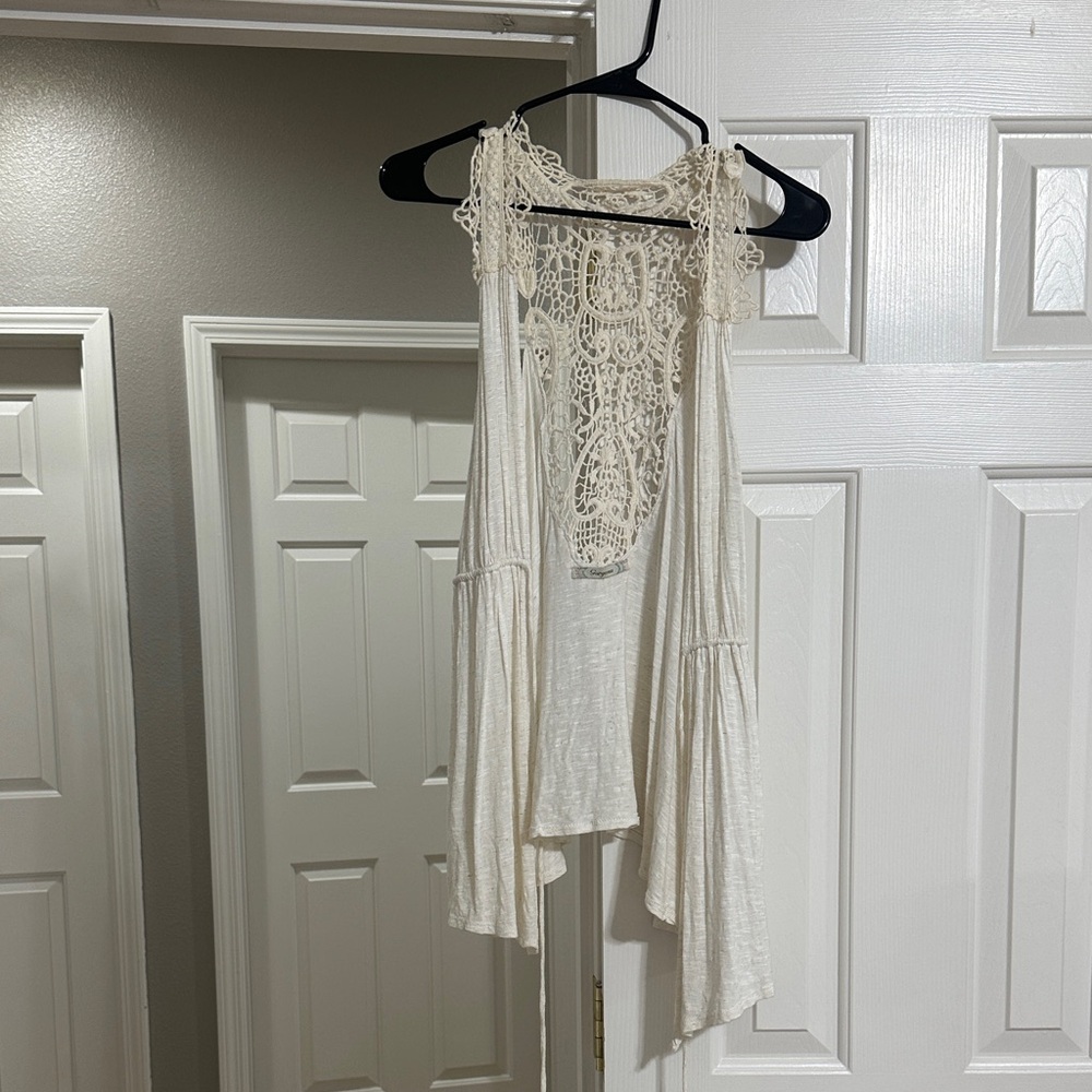 Elegant Cream macrame Women's sleeveless cardigan